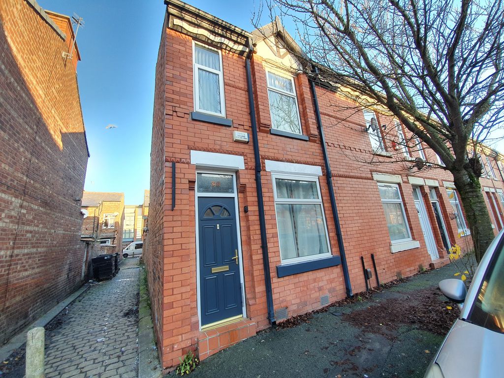 2 bed terraced house to rent in Carlton Avenue, Manchester M14, £1,150 pcm