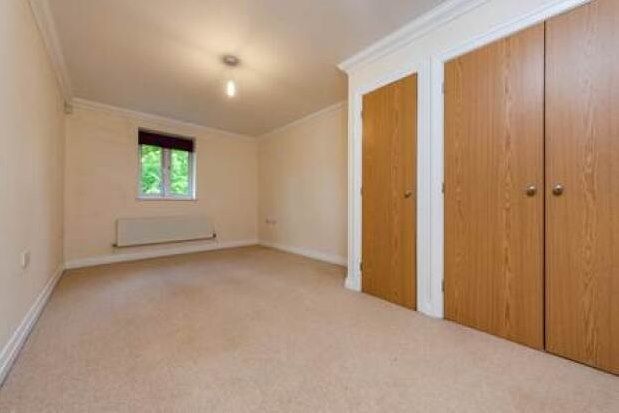 2 bed flat to rent in Oakhurst Court, Kenley CR8, £1,675 pcm