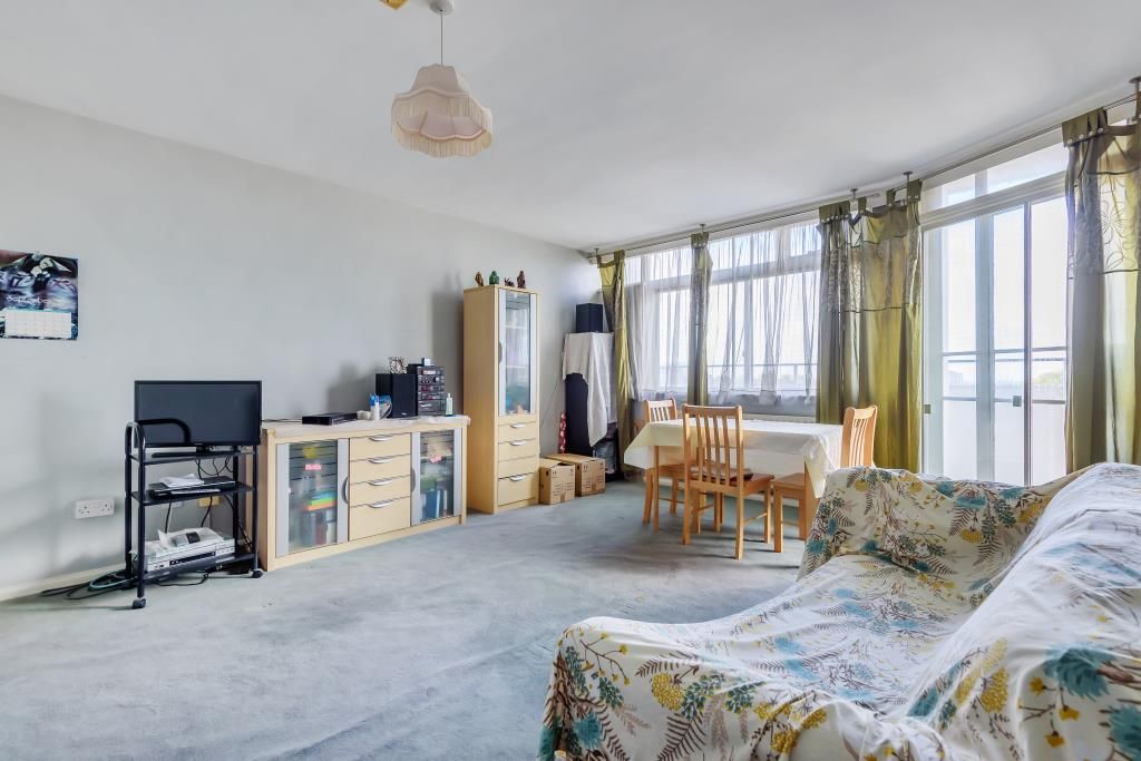 2 bed flat for sale in Notting Hill Gate, London W11, £650,000