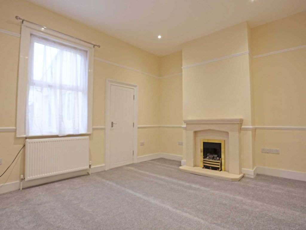 4 bed terraced house to rent in East Road, Stratford E15, £2,500 pcm