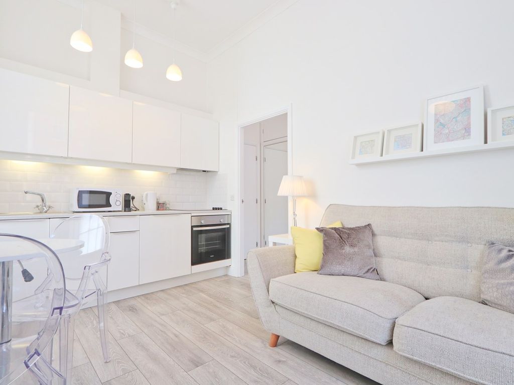 1 bed flat to rent in Wilson Street, Bristol BS2, £1,950 pcm