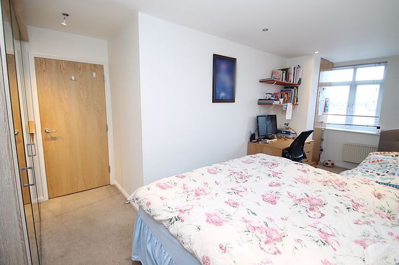 2 bed flat for sale in Station Road, Harrow HA1, £350,000