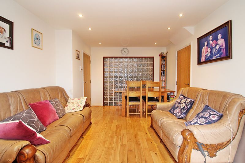 2 bed flat for sale in Station Road, Harrow HA1, £350,000