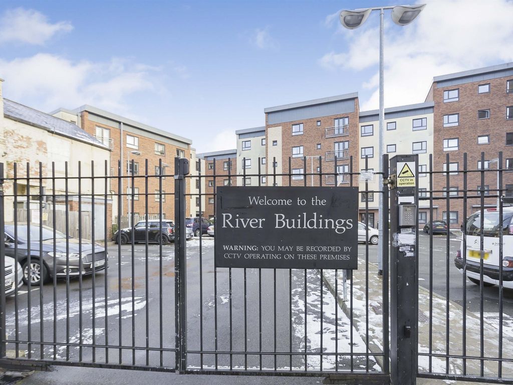 2 bed flat for sale in Western Road, Leicester LE3, £170,000