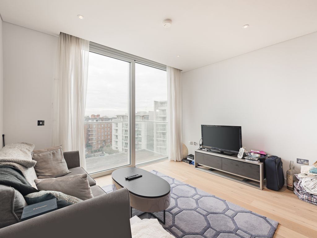 1 bed flat for sale in Upper Richmond Road, London SW15, £550,000