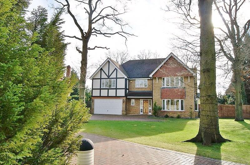 5 bed detached house to rent in The Spinney, Gerrards Cross, Buckinghamshire SL9, £4,250 pcm