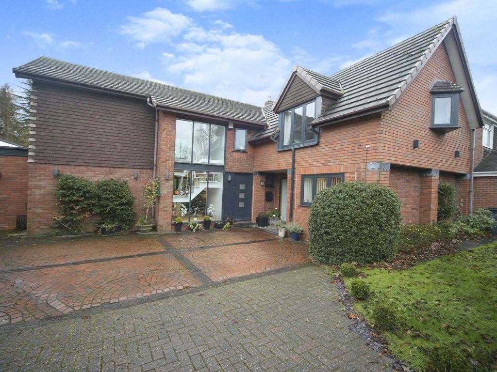 5 bed detached house for sale in Cheswick Way, Solihull B90, £925,000