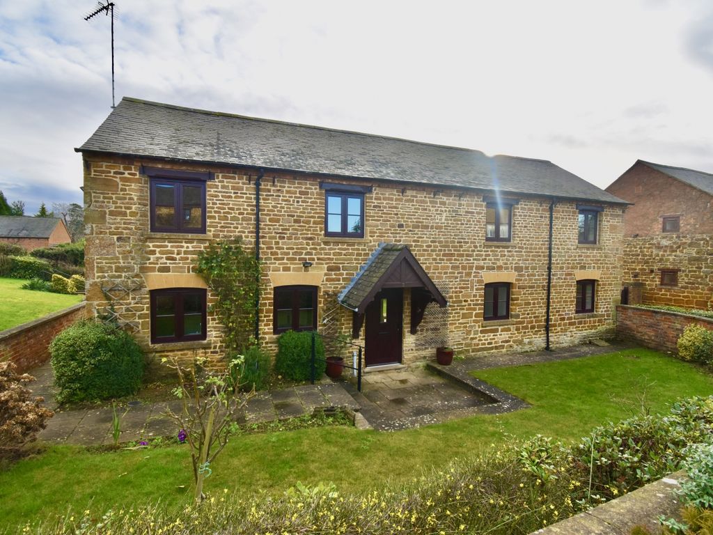 4 bed barn conversion to rent in Calverley, Church Brampton, Northants NN6, £2,000 pcm