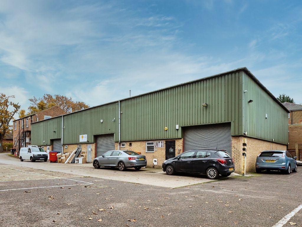 Warehouse to let in Queens Road, Barnet EN5, £44,000 pa