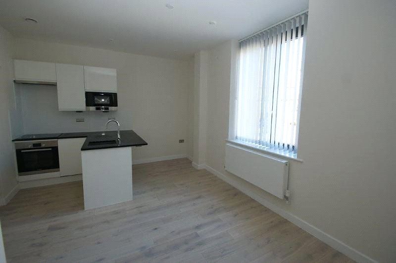1 bed flat to rent in Reynolds Court, Baring Road, Beaconsfield, Buckinghamshire HP9, £1,250 pcm