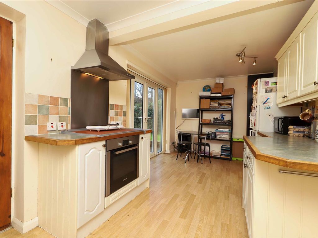 3 bed detached house for sale in Cornwall Road, Uxbridge UB8, £800,000
