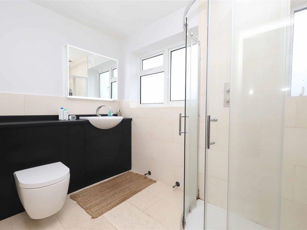 3 bed detached house for sale in Cornwall Road, Uxbridge UB8, £800,000