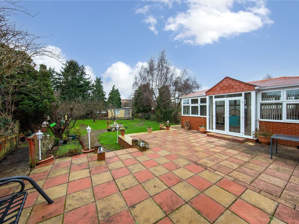 4 bed bungalow for sale in Ryecroft Way, Luton, Bedfordshire LU2, £525,000