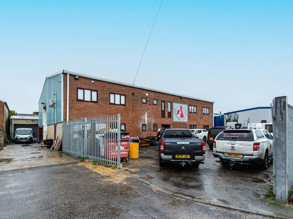 Warehouse to let in Tarodene House (Whole), New Milton BH25, £69,900 pa