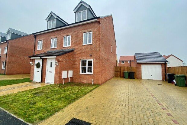 3 bed property to rent in Deer Vale, Norwich NR9, £1,250 pcm