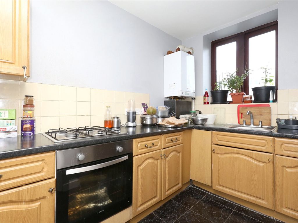 3 bed flat for sale in Warwick Grove, London E5, £420,000