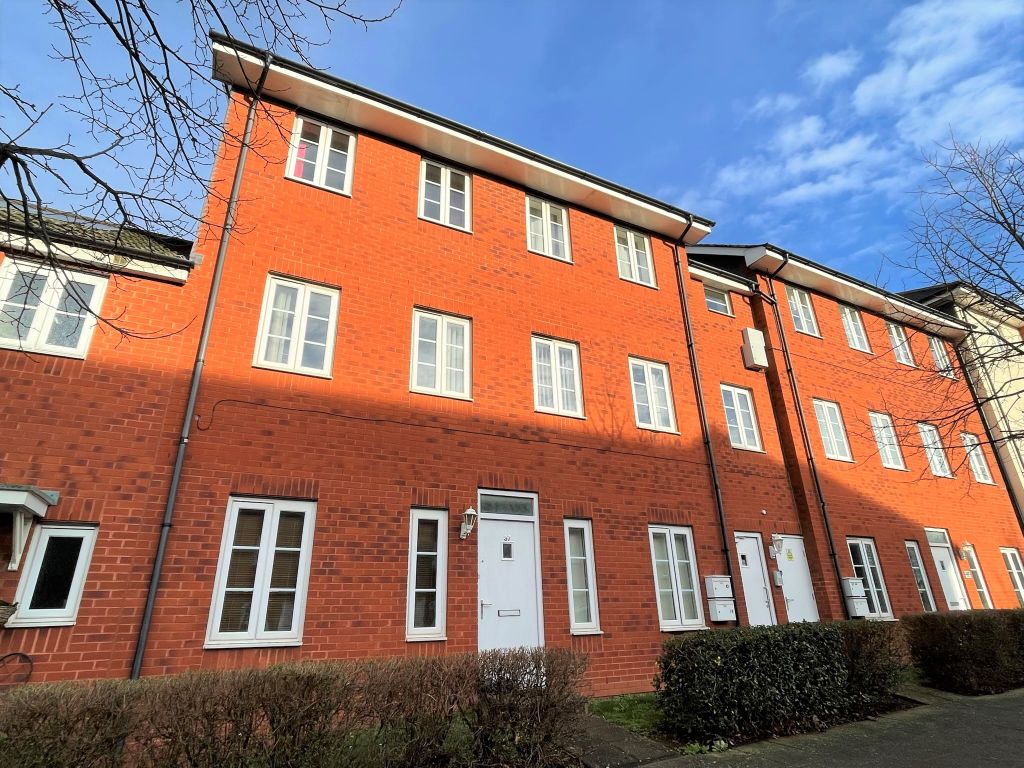 2 bed flat to rent in River Plate Road, Exeter EX2, £950 pcm