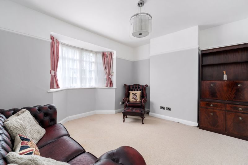 1 bed flat for sale in Neale Close, Hampstead Garden Suburb N2, £430,000