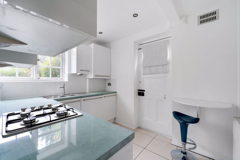 1 bed flat for sale in Neale Close, Hampstead Garden Suburb N2, £430,000