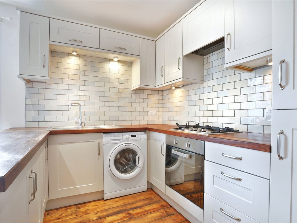 2 bed flat to rent in Lansdowne Street, Hove, East Sussex BN3, £1,395 pcm