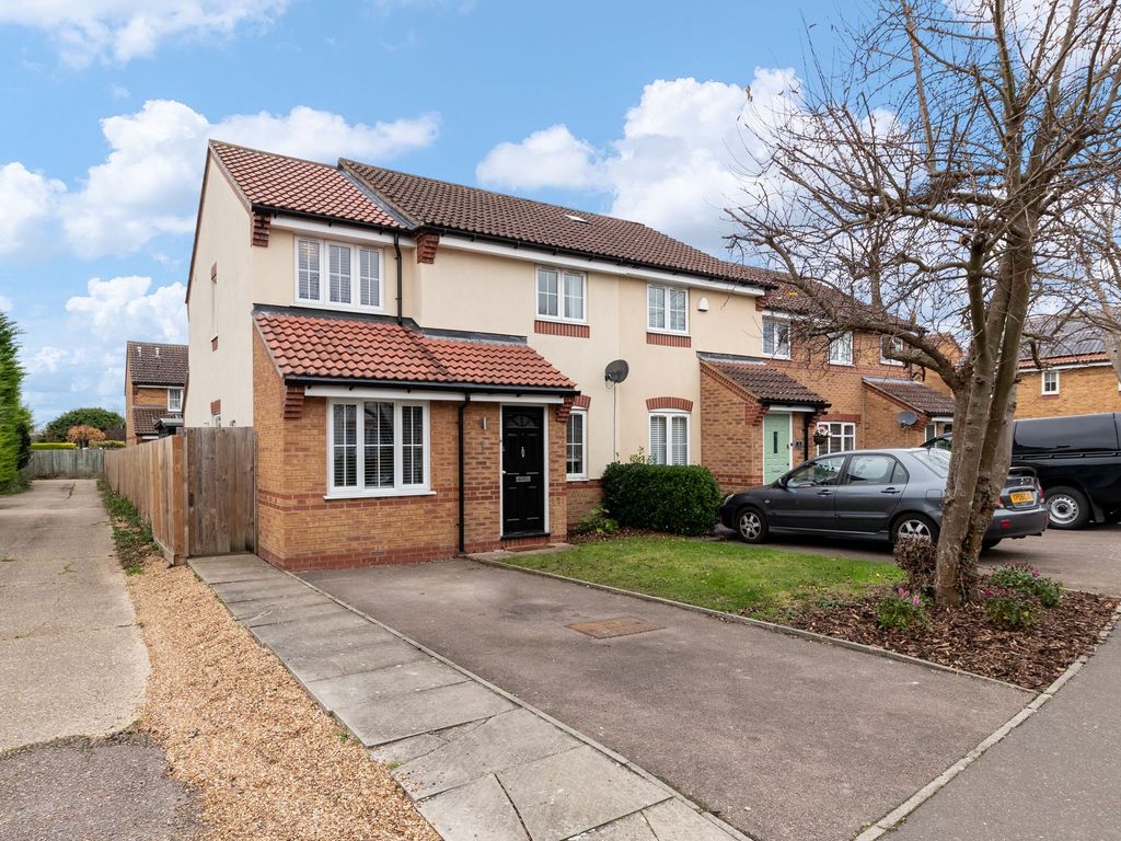 3 bed end terrace house for sale in Elbourn Way, Bassingbourn SG8, £385,000