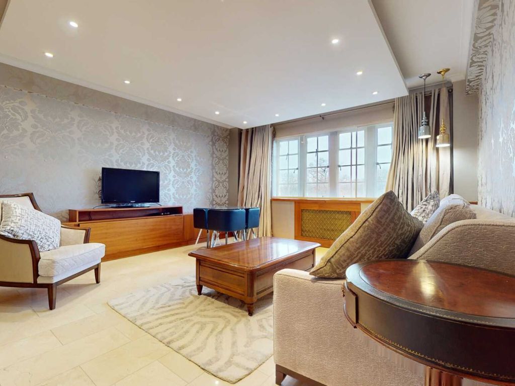 2 bed flat to rent in Kensington High Street, Kensington, London W8, £5,200 pcm