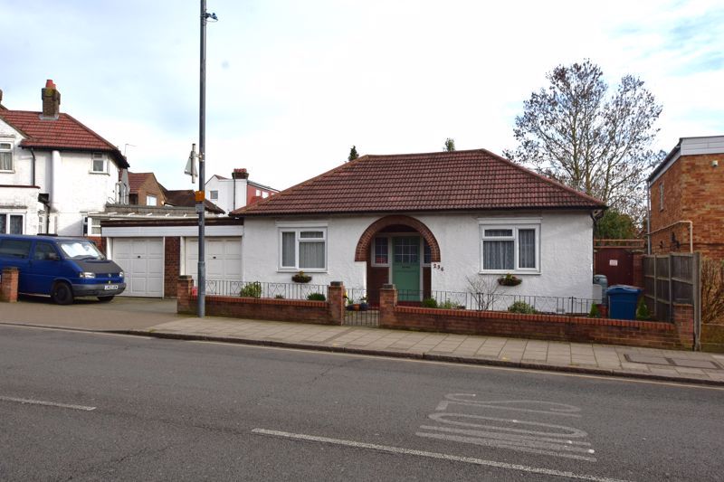 2 bed detached bungalow for sale in High Road, Harrow Weald, Harrow HA3, £575,000