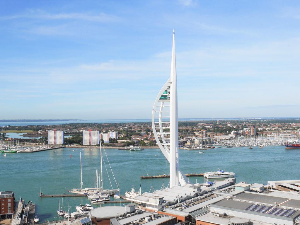 2 bed flat to rent in Gunwharf Quays, Portsmouth PO1, £4,000 pcm