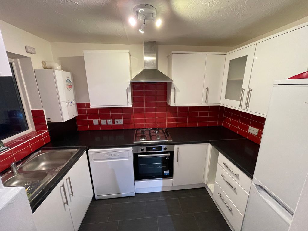 1 bed flat to rent in Greenway Close, Friern Barnet N11, £1,400 pcm
