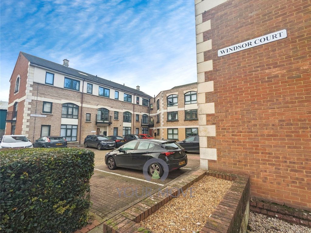 2 bed flat to rent in Corner Hall, Hemel Hempstead, Hertfordshire HP3, £1,400 pcm