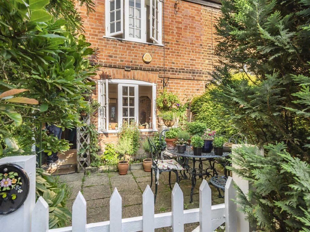 2 bed terraced house for sale in Totteridge Village, London N20, £620,000