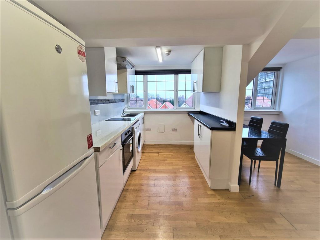 1 bed flat to rent in Clapton Common, London E5, £1,450 pcm