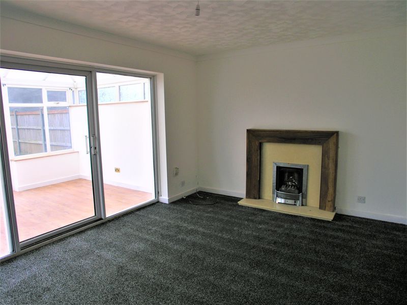 3 bed semi-detached house to rent in Gordon Crescent, Brierley Hill DY5, £950 pcm