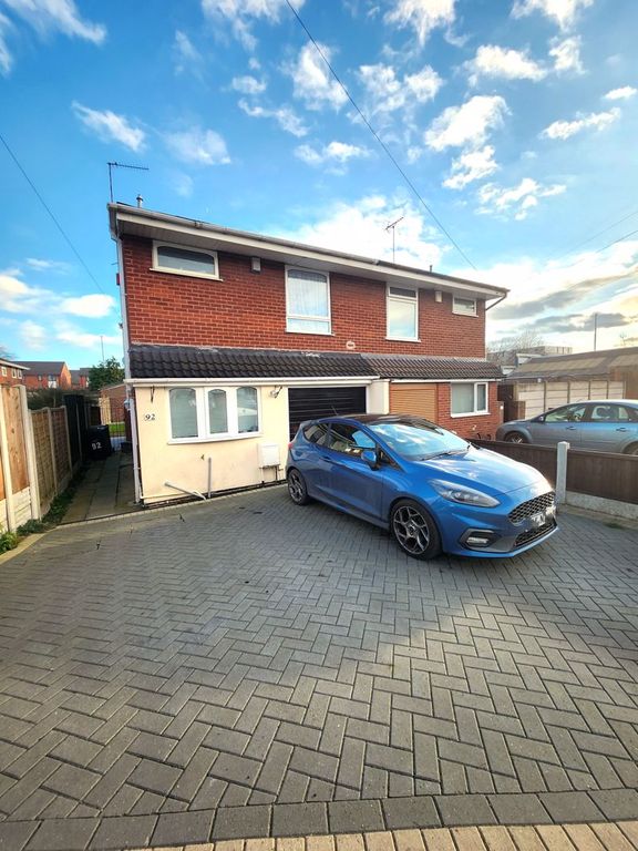 3 bed semi-detached house to rent in Gordon Crescent, Brierley Hill DY5, £950 pcm