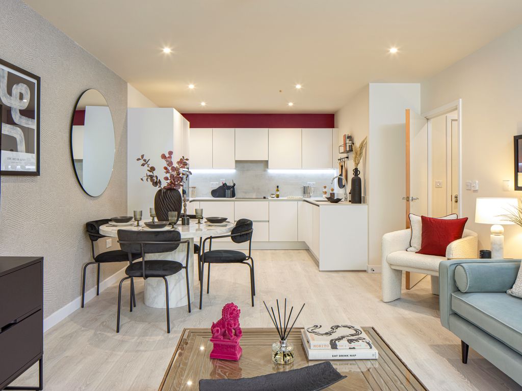 New home, 2 bed flat for sale in W3, £636,000