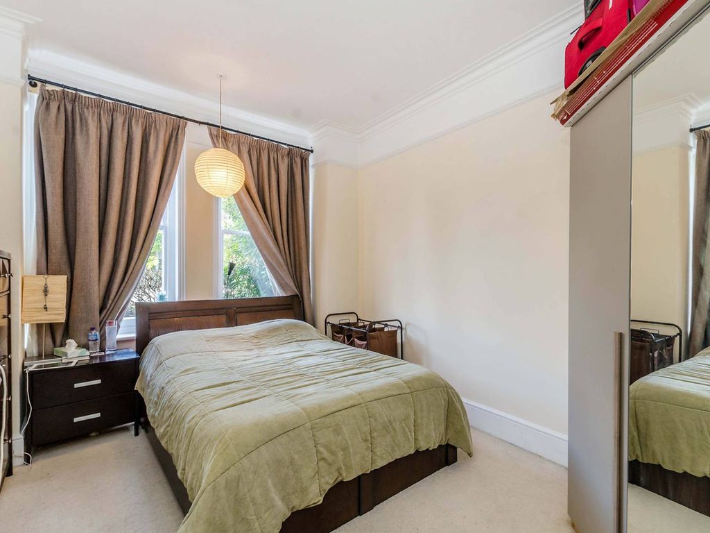 3 bed flat for sale in Fortune Green Road, West Hampstead, London NW6, £600,000