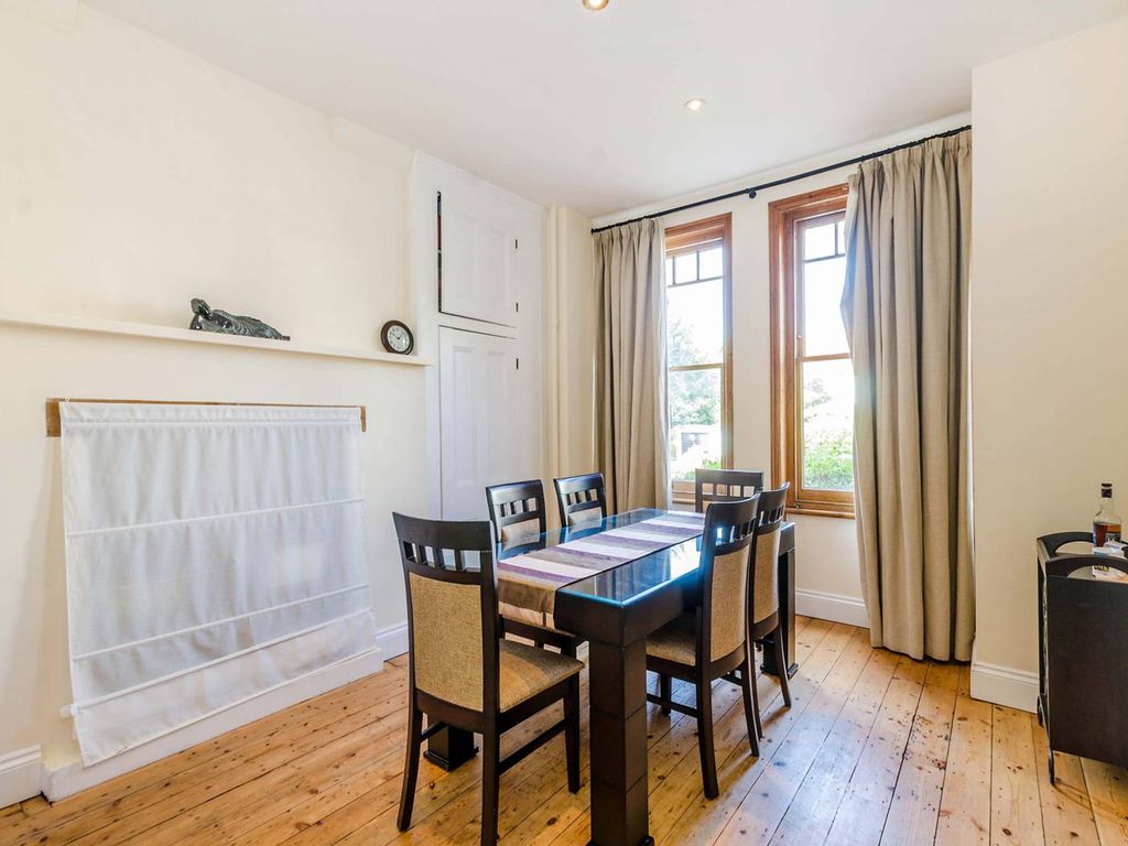 3 bed flat for sale in Fortune Green Road, West Hampstead, London NW6, £600,000