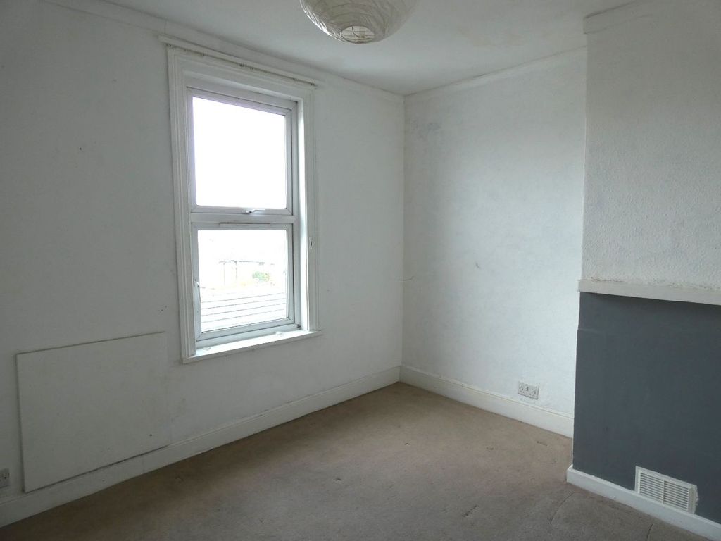 1 bed terraced house to rent in Whitehall Road, Drighlington, Bradford BD11, £550 pcm