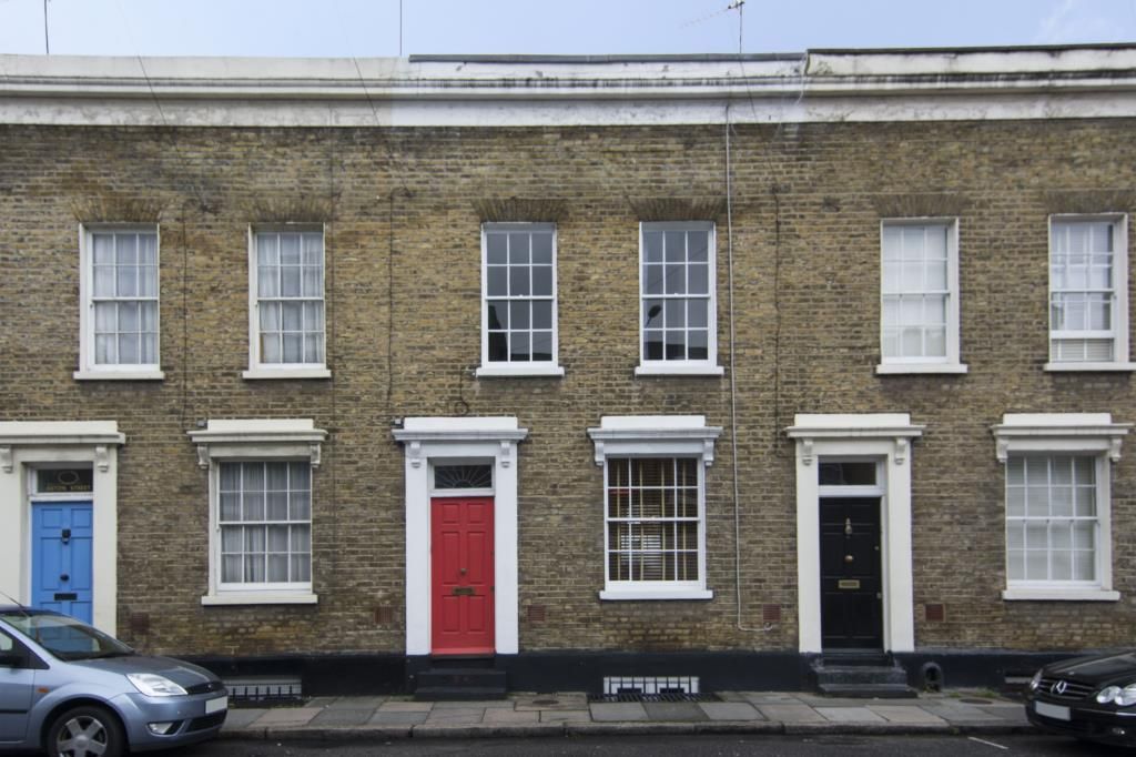 2 bed terraced house to rent in Aston Street, Limehouse, London E14, £2,750 pcm