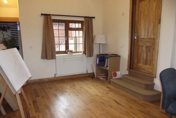 2 bed flat to rent in Stoke Hill, Exeter EX4, £1,500 pcm