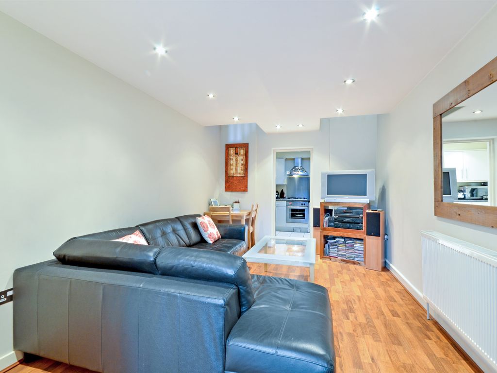 1 bed detached house to rent in St. Frideswides Mews, London E14, £1,550 pcm