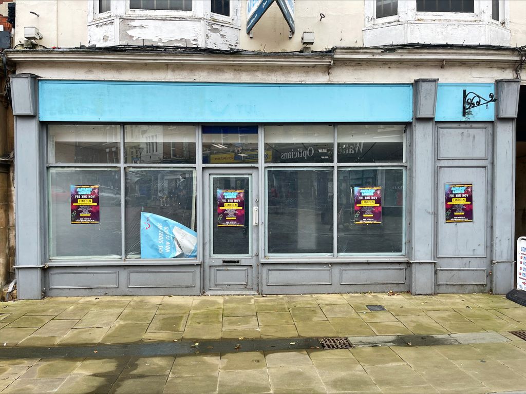 Retail premises to let in Market Place, Gainsborough DN21, £4,000 pa