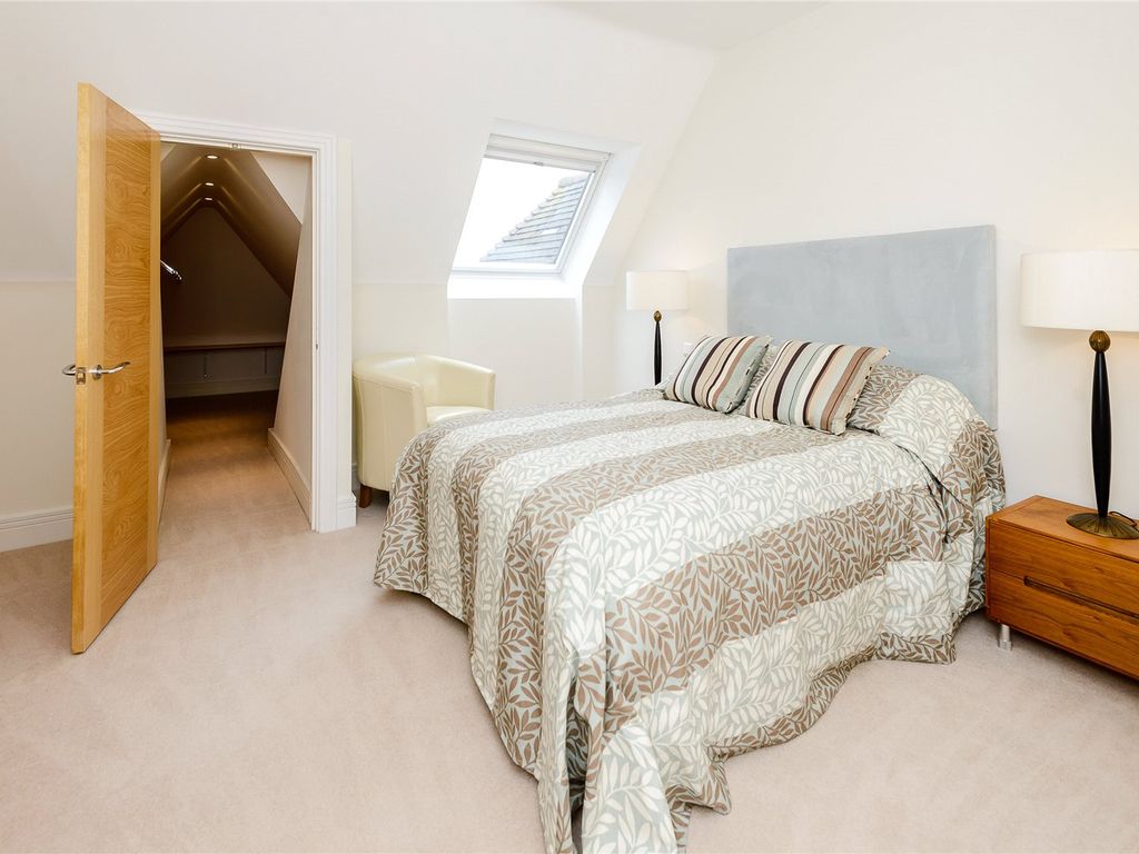 2 bed flat for sale in Claremont Court, 76 Packhorse Road, Gerrards Cross, Buckinghamshire SL9, £795,000