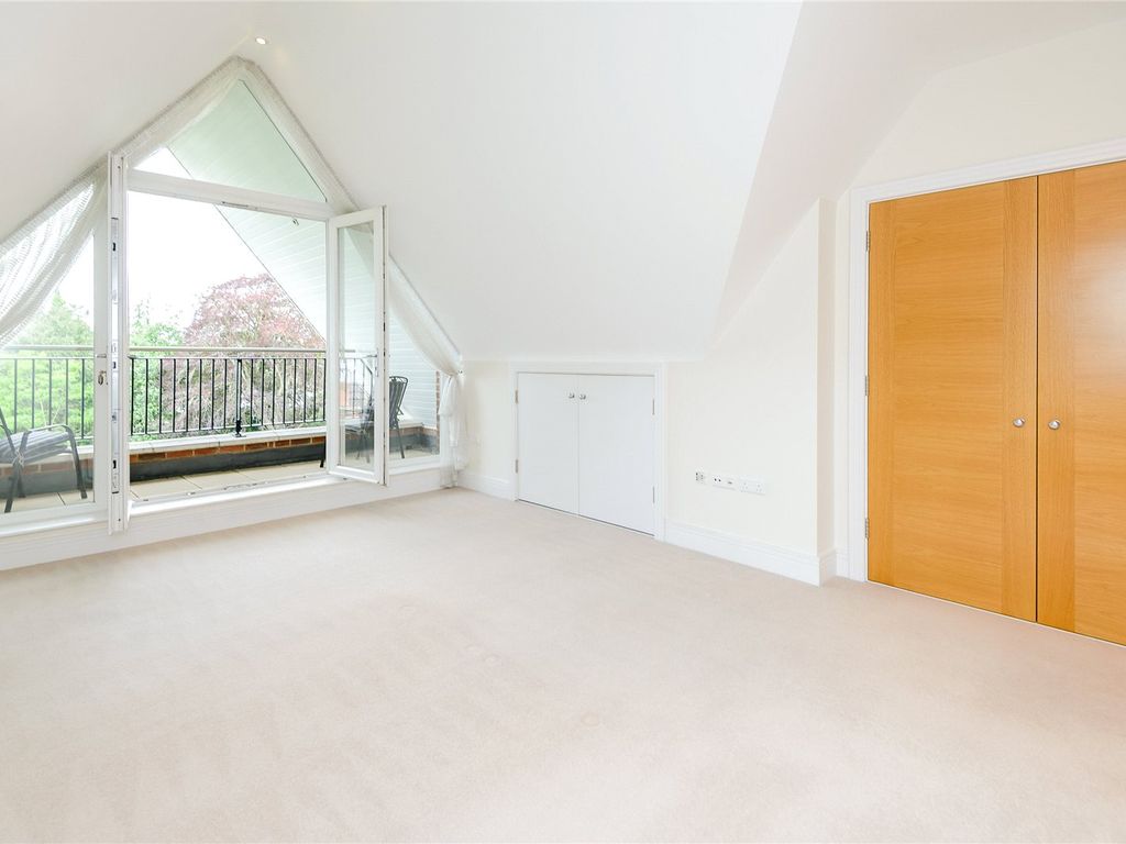 2 bed flat for sale in Claremont Court, 76 Packhorse Road, Gerrards Cross, Buckinghamshire SL9, £795,000