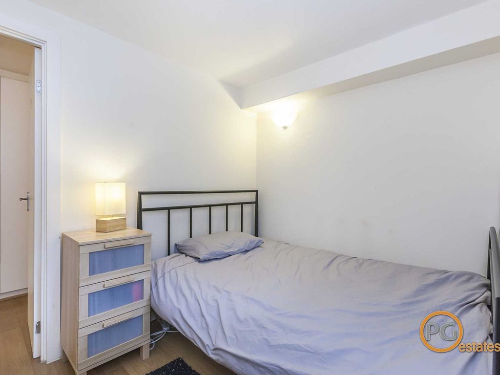 1 bed flat to rent in Masons Yard, Islington EC1V, £1,950 pcm