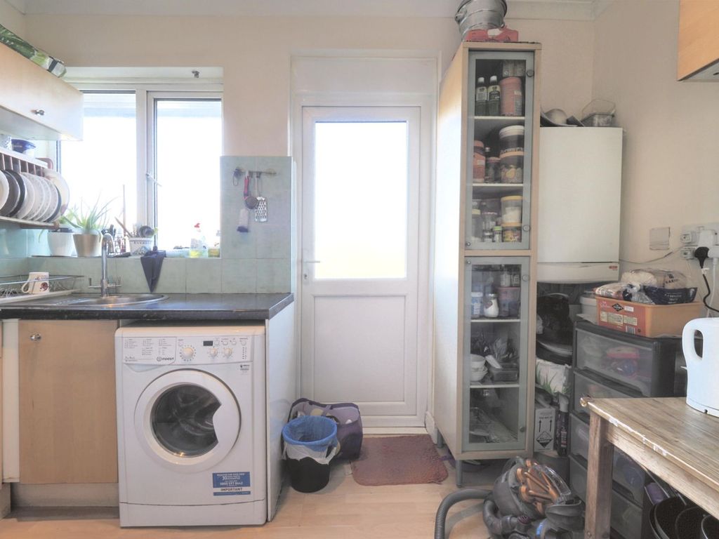 2 bed flat for sale in Riverside Gardens, Wembley HA0, £290,000