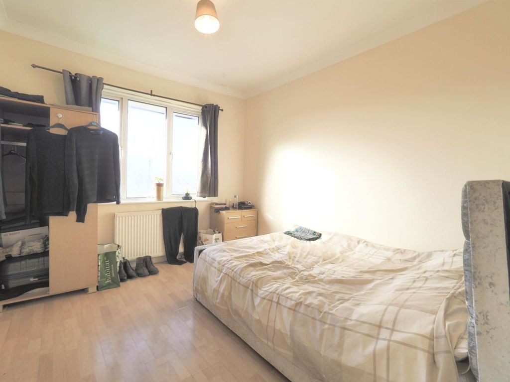 2 bed flat for sale in Riverside Gardens, Wembley HA0, £290,000