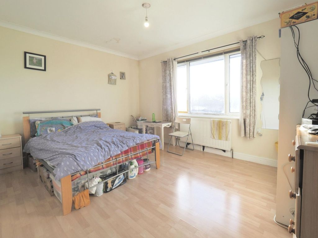 2 bed flat for sale in Riverside Gardens, Wembley HA0, £290,000