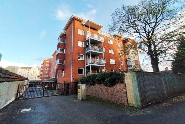 2 bed flat to rent in Linden Hall, Bournemouth BH1, £1,500 pcm