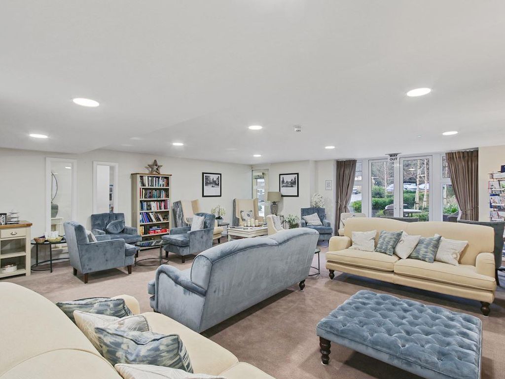 1 bed flat for sale in Marple Lane, Chalfont St. Peter, Gerrards Cross SL9, £375,000